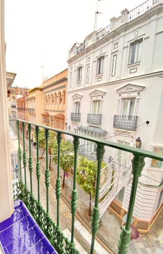 HomeySeville Comfortable studio old town, parking optional