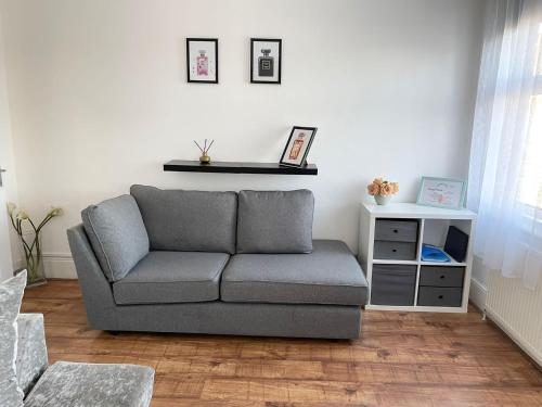 Large 3 Bedroom modern apartment close to central London