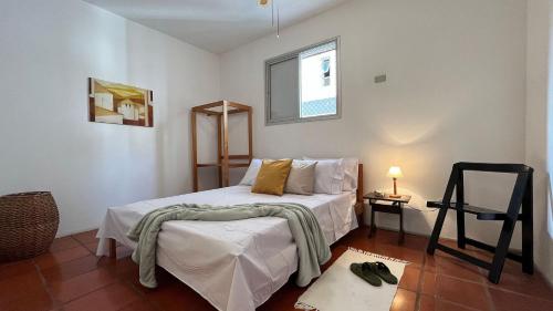 Ένα ή περισσότερα κρεβάτια σε δωμάτιο στο Amplo e confortável em Pitangueiras