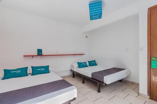 A bed or beds in a room at Ayenda Oasis Airport
