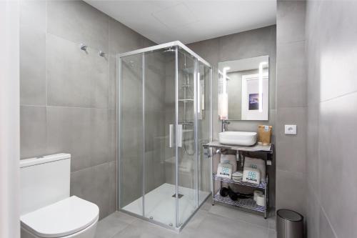 a bathroom with a shower with a toilet and a sink at 8 lacus BAIKAL in Hospitalet de Llobregat
