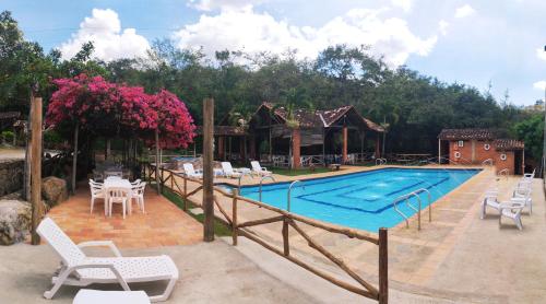 The swimming pool at or close to Hotel Campestre UMPALÁ