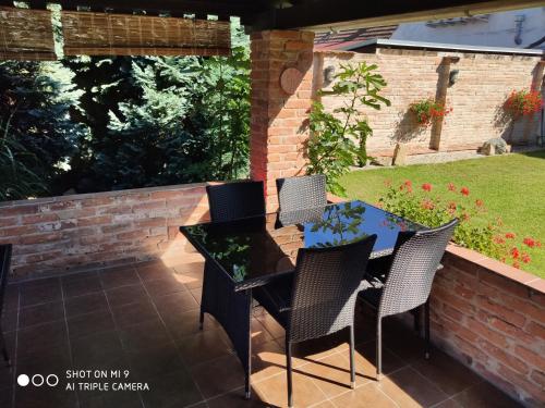 a patio with a table and chairs and a garden at Ubytování u Parku in Lednice