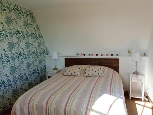 a bedroom with a bed with two night stands and two lamps at Relais équestre du Miloir - chambres d'hôtes in Saint-Désir