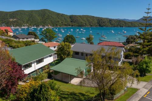 Windows on Waikawa- With On-Site Boat Parking! Abode No1