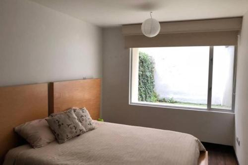 Ένα ή περισσότερα κρεβάτια σε δωμάτιο στο Luxury Suite Edificio Avadell- Bellavista-Quito