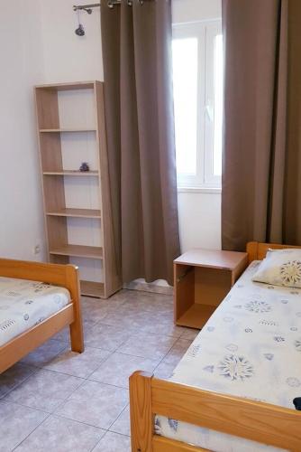 Ένα ή περισσότερα κρεβάτια σε δωμάτιο στο Seaside secluded apartments Cove Jedra, Hvar - 2583