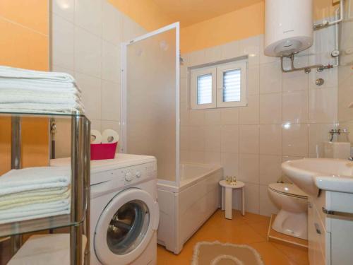 Kúpeľňa v ubytovaní Apartment in Njivice - Insel Krk 42232
