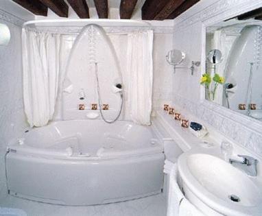 A bathroom at Locanda Vivaldi