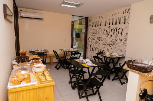 Restoran või mõni muu söögikoht majutusasutuses Pousada Manaia