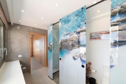 Kúpeľňa v ubytovaní Seafront Luxury Moonlight Villa in South East Crete with Breathtaking Views