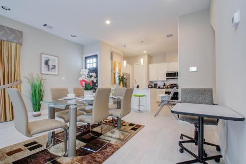 Χώρος καθιστικού στο Elegant East Downtown House Houston TX