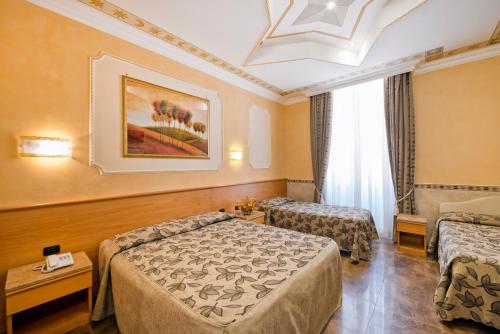 En eller flere senge i et værelse på Hotel Marco Polo Rome