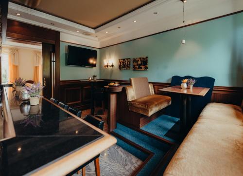 a living room with a couch and a table at Hotel Jungclaus in Wentorf bei Hamburg