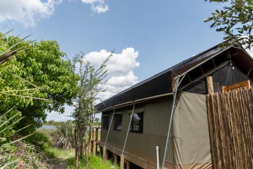 Budova, kde se the luxury tent nachází