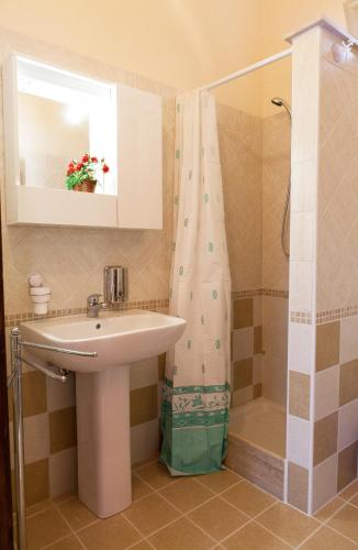 a bathroom with a sink and a shower at Case Vacanze Longo in Balestrate