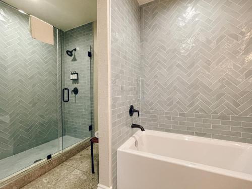 Ένα μπάνιο στο Zane Grey Pueblo Hotel