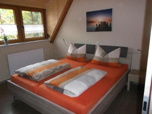 เตียงในห้องที่ Pension/FeWo E. Tschernach