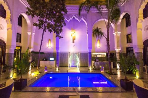 a swimming pool in the middle of a building at Riad Braya in Fès