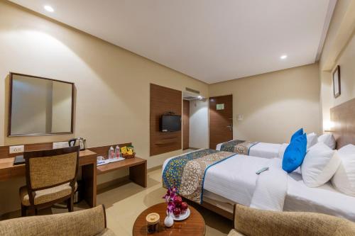 מיטה או מיטות בחדר ב-Click Hotel Caliph, Mumbai