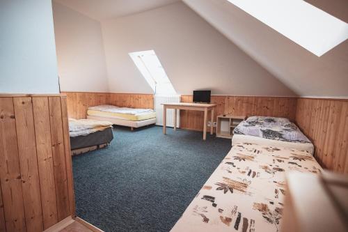 En eller flere senge i et værelse på Penzion U Dračí skaly