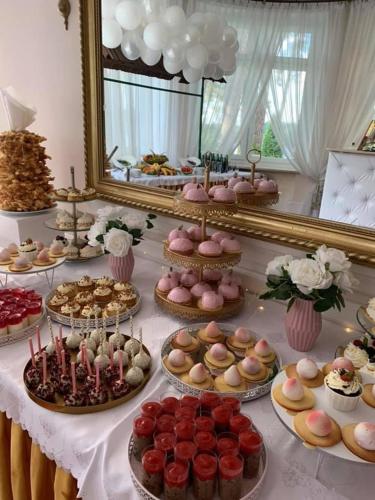 Jídlo v hotelu nebo okolí