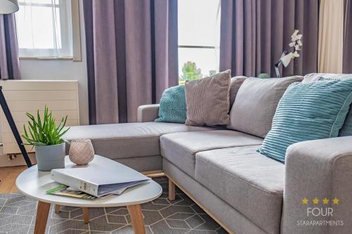 Un lugar para sentarse en Stylish coastal apartment