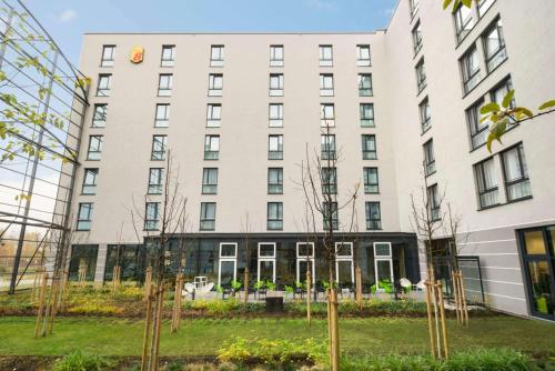 Super 8 by Wyndham Munich City West Image