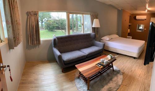 Postel nebo postele na pokoji v ubytování 菜爺爺親子蔬宿Vegepapa B&B