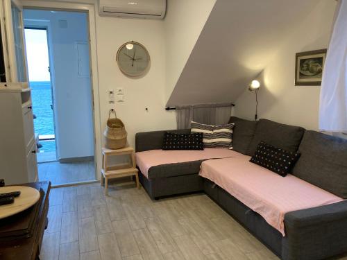 Lopud Sunset Apartment tesisinde bir odada yatak veya yataklar