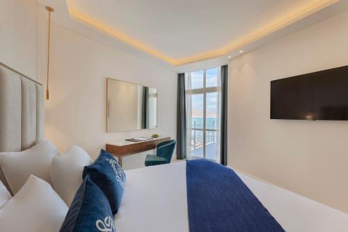 Télévision ou salle de divertissement dans l'établissement Herbert Samuel Hod Dead Sea Hotel