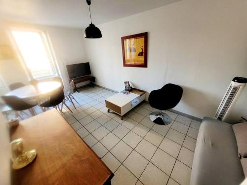 Χώρος καθιστικού στο Appartement 2 chambres CENTRE VILLE au calme