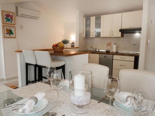 Kuchyň nebo kuchyňský kout v ubytování Apartment Marinella-1 by Interhome