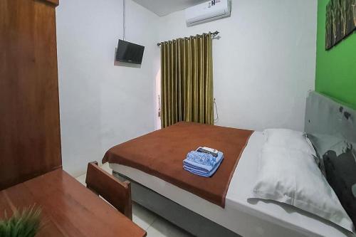 Кровать или кровати в номере Syafa Homestay Syariah Mitra RedDoorz