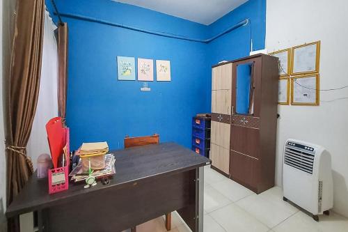 Кухня или мини-кухня в Syafa Homestay Syariah Mitra RedDoorz
