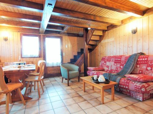 Posezení v ubytování Chalet Pierre Blanche by Interhome