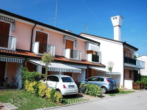 two cars parked in front of a building at Holiday Home Mediterraneo by Interhome in Rosapineta