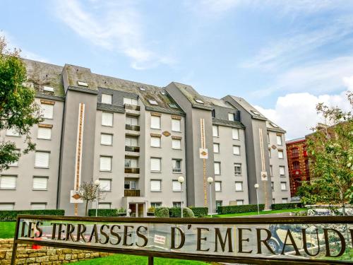a building with a sign in front of it at Apartment Terrasses d'Emeraude-1 by Interhome in Dinard