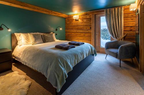 Postel nebo postele na pokoji v ubytování Chalet des Cimes - Chamonix All Year