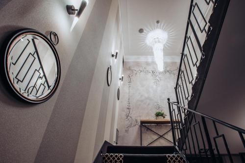 a staircase with a large clock on the wall at Miejsca noclegowe i Restauracja Kamiński in Kępno