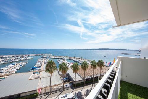 Appartement 70 m2 face à la mer, dernier étage, au bord des plages