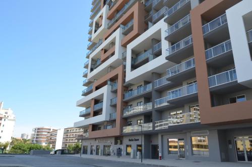 ROCHA TOWER - 8B