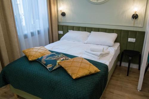 Posteľ alebo postele v izbe v ubytovaní Apartamenty u Kopernika by Rentoom