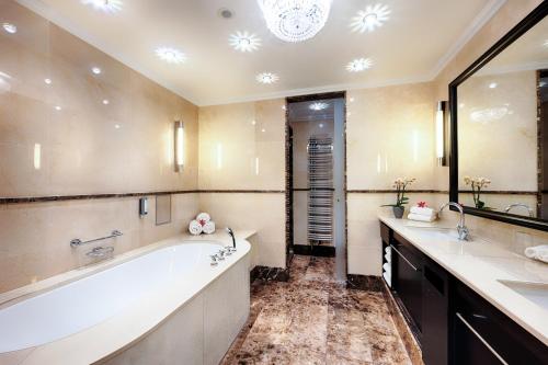 Ένα μπάνιο στο Welcome Parkhotel Euskirchen