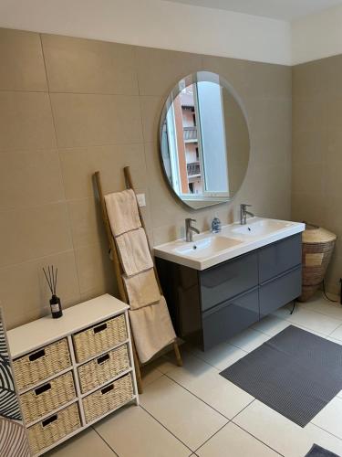 Bilik mandi di appartement le fil d'or