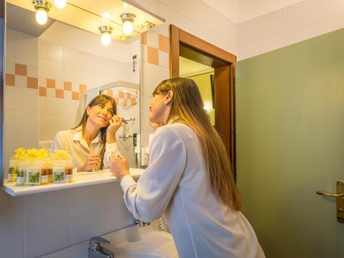 Huéspedes de Albergo Dimaro Wellness Hotel