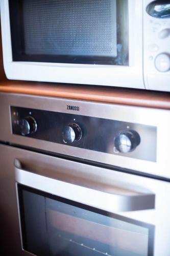 a microwave oven sitting on top of a stove at Villa Teodora in Kopaonik