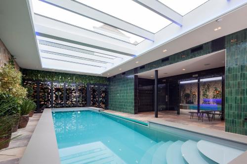 The swimming pool at or close to Boutique Hotel Jersey