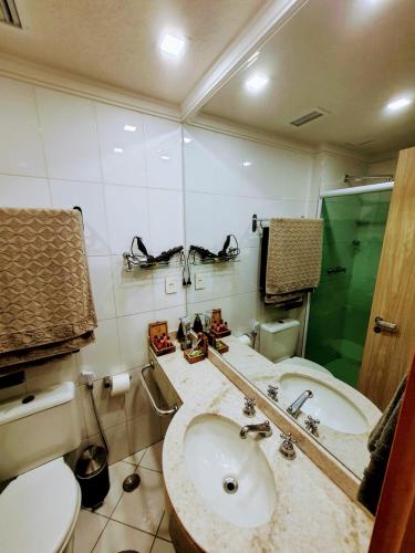 a bathroom with a sink and a shower and a toilet at Airport Business Flat Guarulhos - São Paulo in Guarulhos