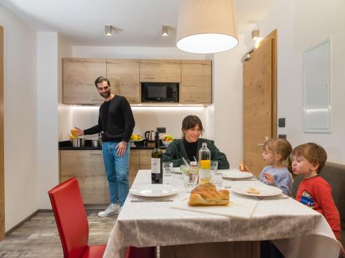 Niños alojados en Albergo Dimaro Wellness Hotel